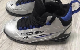 Лыжные беговые ботинки Fischer.