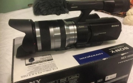 Sony NEX-VG10 видео-фотокамера с объективом 18-200
